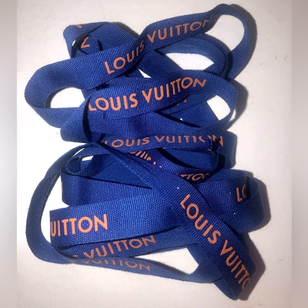 Auth LOUIS VUITTON 85-inches Grosgrain Ribbon with Name Lettering Embossed Gift